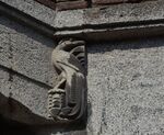 In de gevel zitten twee sculpturen van vogels verstopt.
<br/>
Richard Keijzer, 2015-08-13